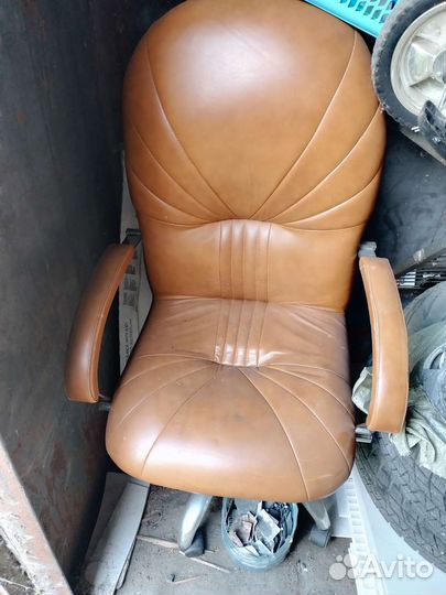 Кожаное кресло руководителя бу
