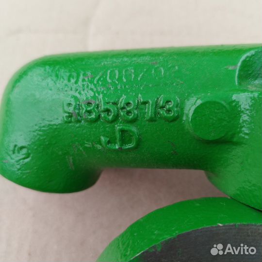 John Deere R85373 колпачок
