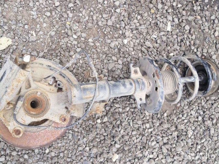 Кулак поворотный левый Renault Megan 3