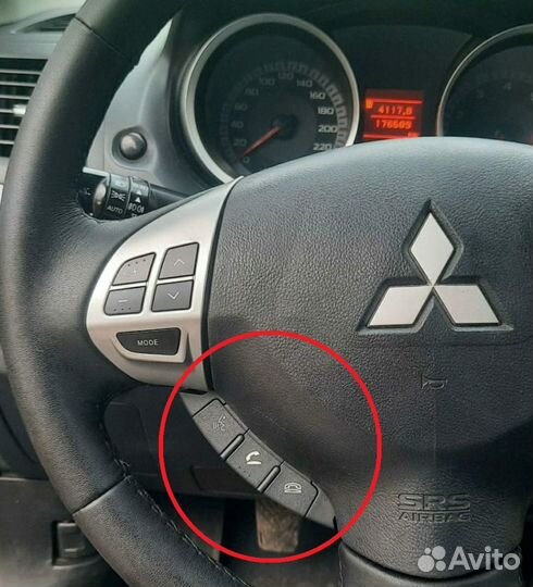 Кнопки HandsFree на руль Mitsubishi