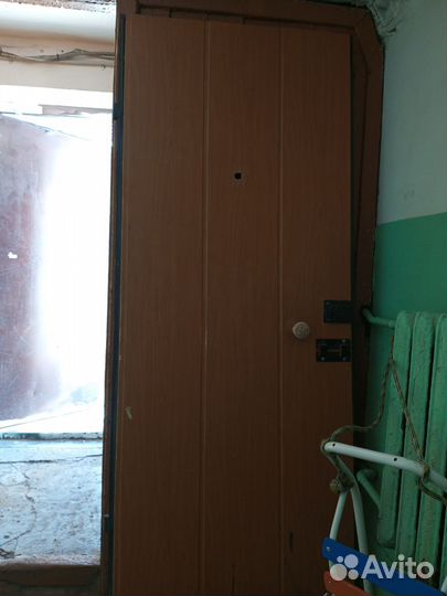 Дверь входная металлическая правая бу