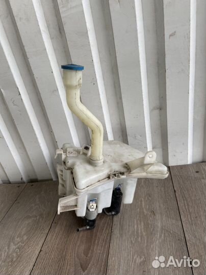 Бачок омывателя Toyota Corolla E150 Королла