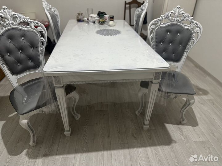 Стол и 4 стула