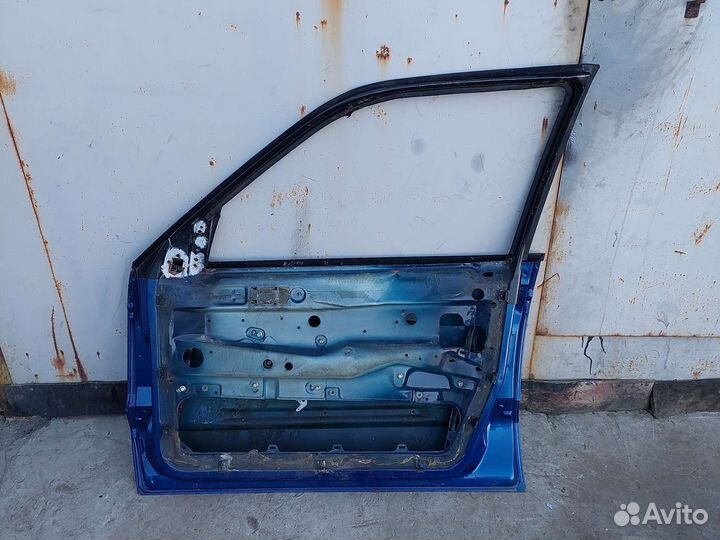 Дверь передняя правая Volkswagen Passat B3