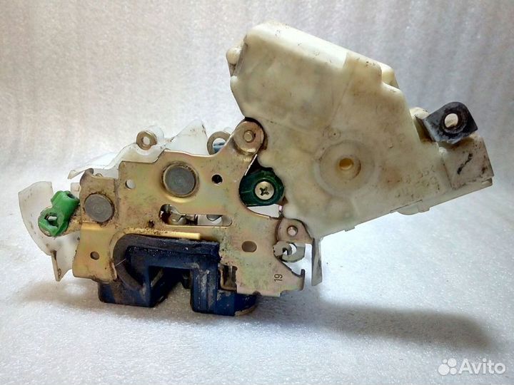 Subaru Impreza GG GD - Замок передний левый Б/У