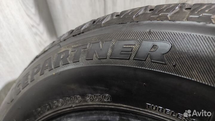 Bridgestone Ice Partner 215/60 R16