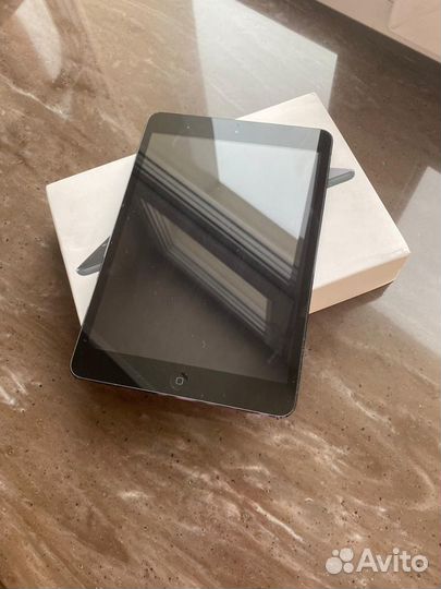 Планшет Apple iPad mini 16Gb Wi-Fi iPad mini