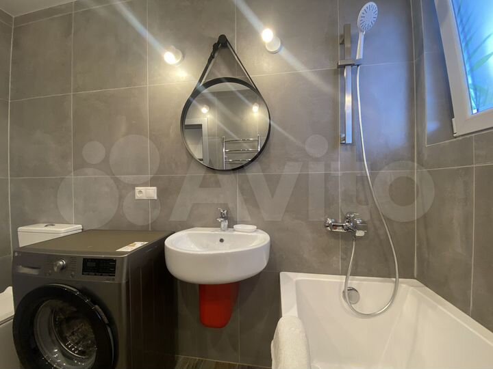 3-к. квартира, 100 м², 1/3 эт.