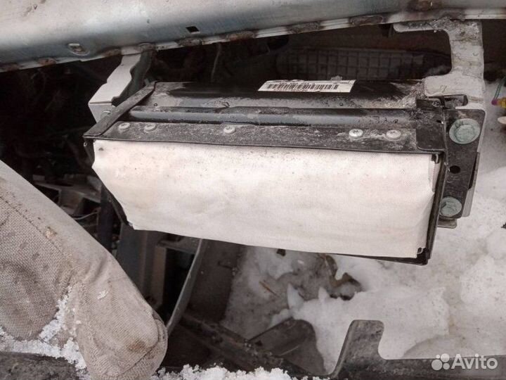 Подушка безопасности в торпедо Volkswagen Passat