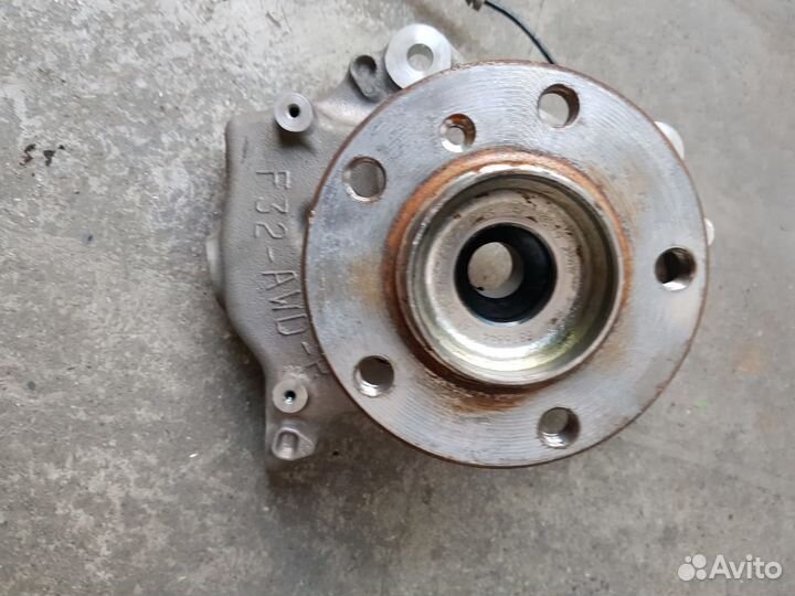 Кулак передний правый бмв f83 M4 bmw