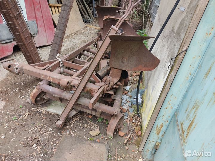 Плуг на трактор