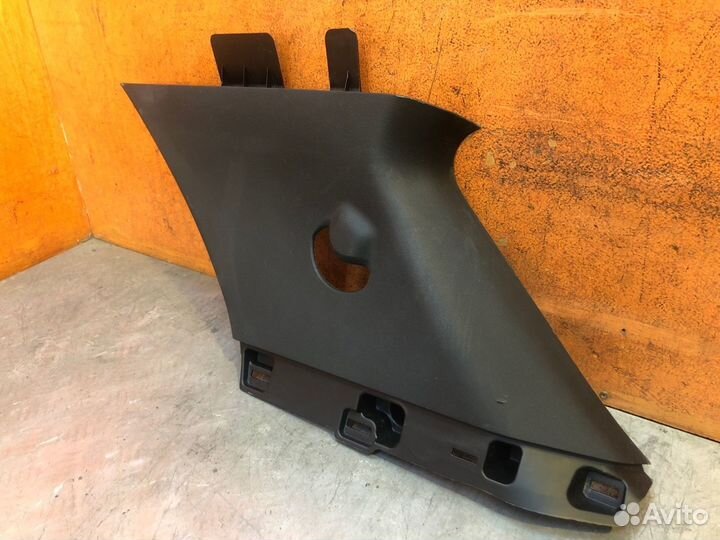 Обшивка стойки задняя правая Ford Explorer 5 U502