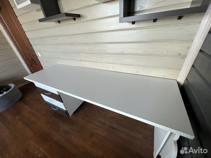 Письменный стол для школьника белый