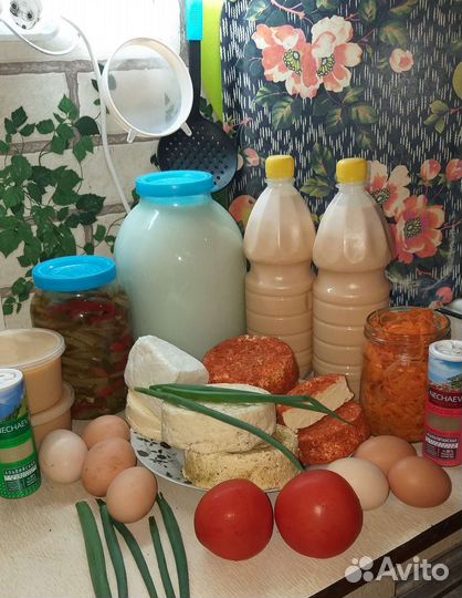 Молоко козье,яйца,тушёнка