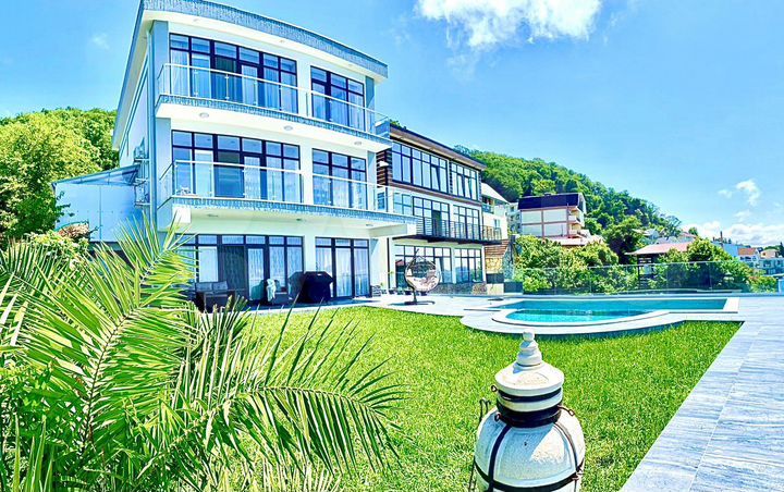 Дом 375 м² на участке 5 сот.