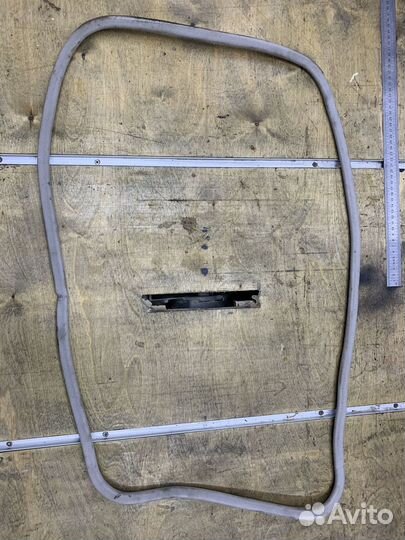 Уплотнитель люка Subaru Legacy BL