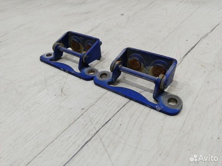 Петля двери багажника задняя Subaru Forester SG5