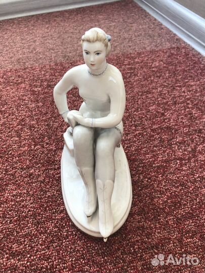 Статуэтка фарфор 