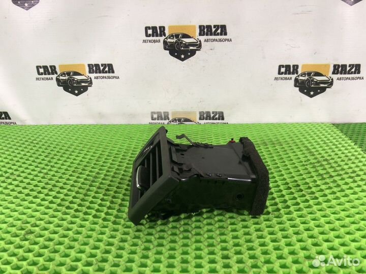 Дефлектор воздушный правый R Mercedes-Benz E-class