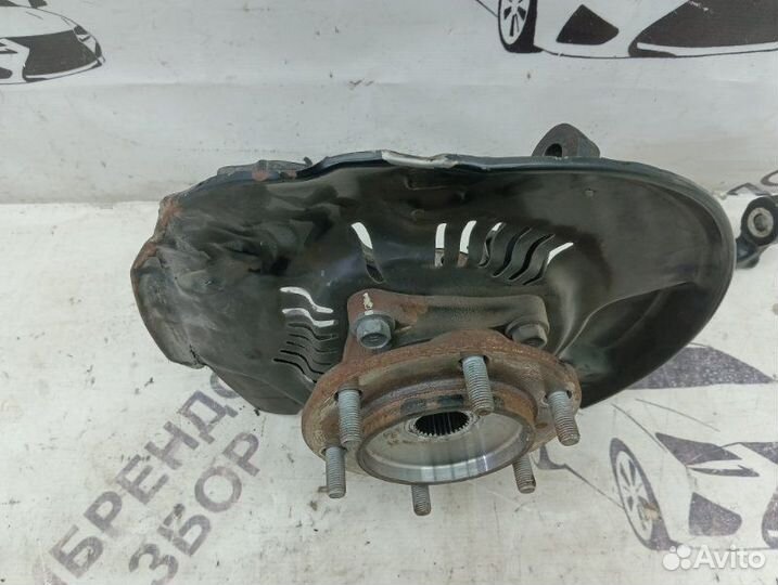 Кулак поворотный передний левый Toyota Land