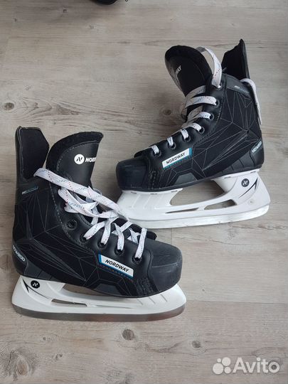 Коньки хоккейные детские р-р 33