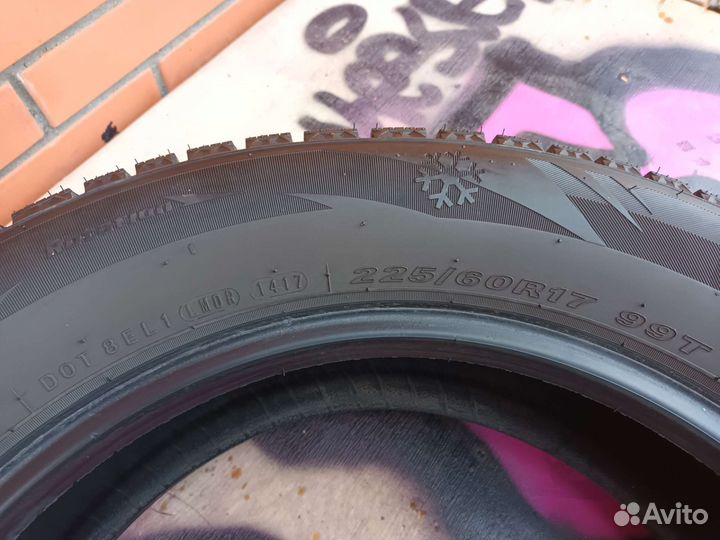 Roadstone Winguard Spike 225/60 R17 99T