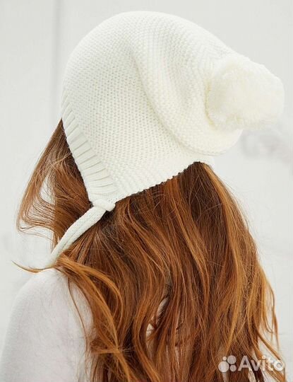 Шапка с помпонами