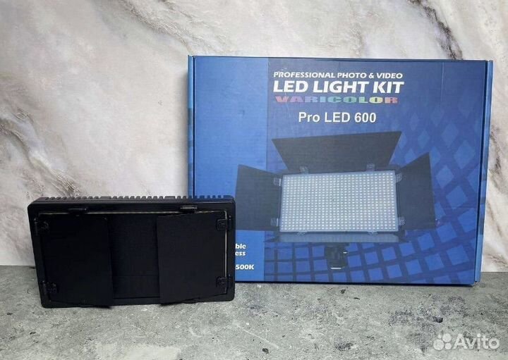 Фото и видеосвет профессиональный прожектор