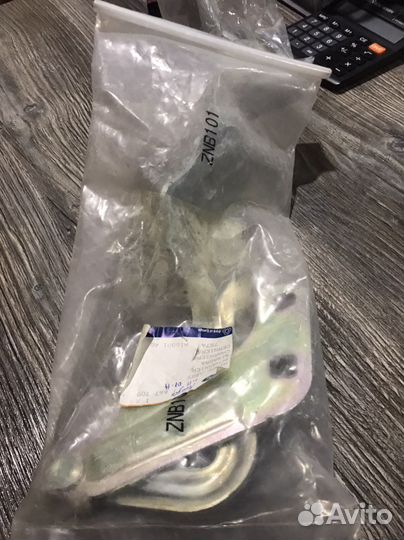 Петля капота левая Ford Mondeo