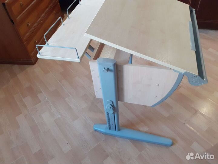 Растущая парта деми и растущий стул деми