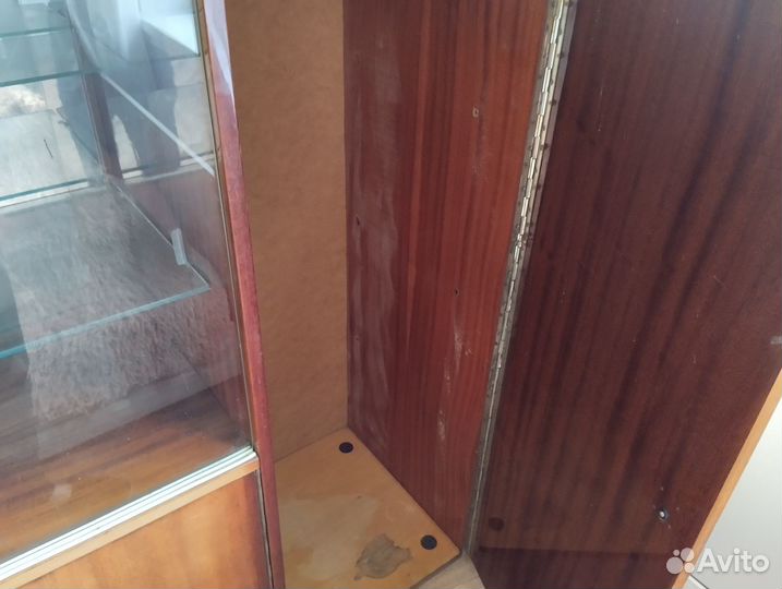 Практичный шкаф-сервант