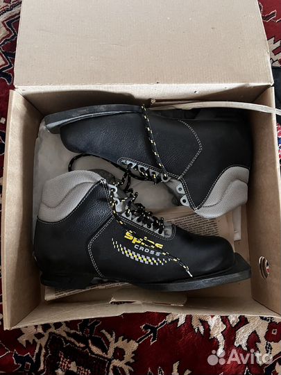 Лыжные ботинки