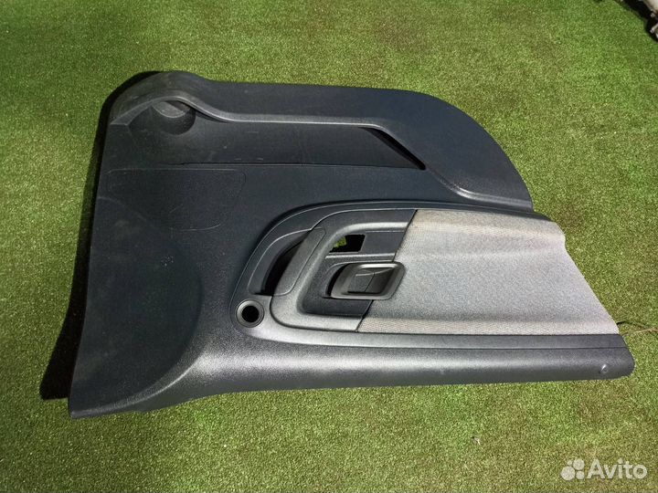 Обшивка двери передняя левая Skoda Fabia 2 хэтчбек