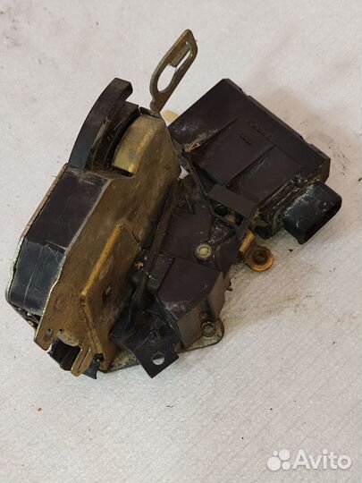 Замок передней правой двери bmw 3 e36