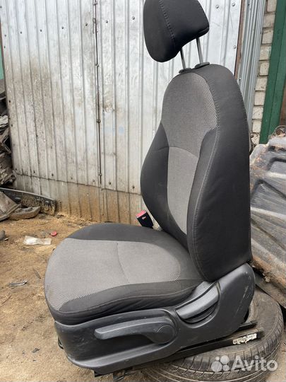 Сиденье левое водителя hyundai solaris 1