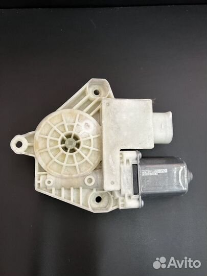 Моторчик стеклоподъемника перед левый Bmw G30