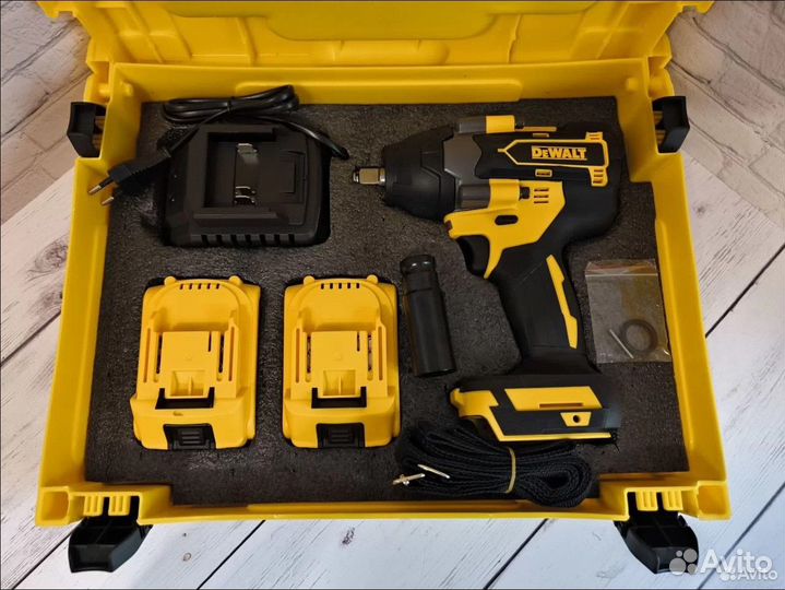 Гайковерт dewalt 1680 N.m