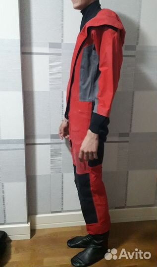 Сухой гидрокостюм