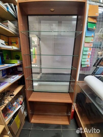 Стеллажи и витрины