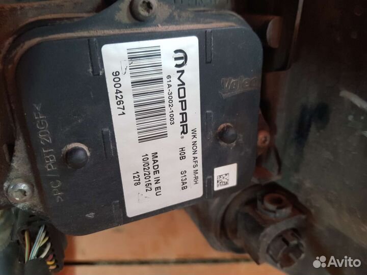 Фара jeep grand cherokee wk2 правая и левая