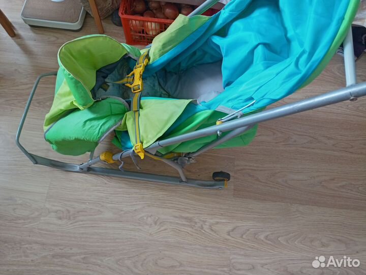 Детские санки с колесами сзади