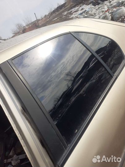 Задняя левое стекло Nissan Primera P10