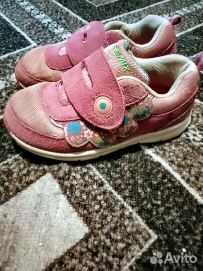 Кроссовки на девочку 26 размер