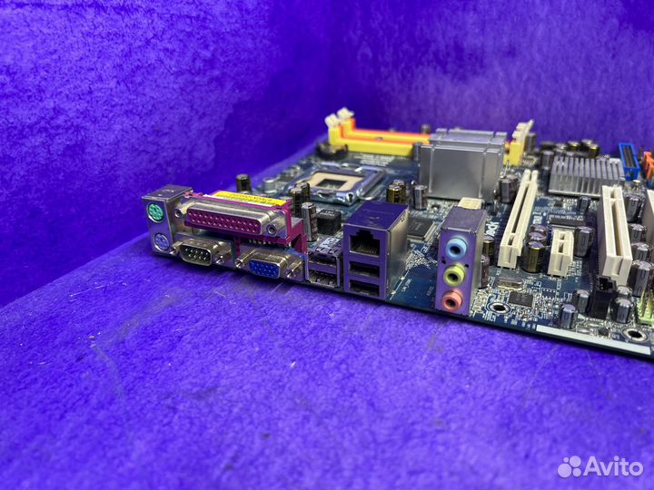 Материнская плата на 775 сокете ASRock