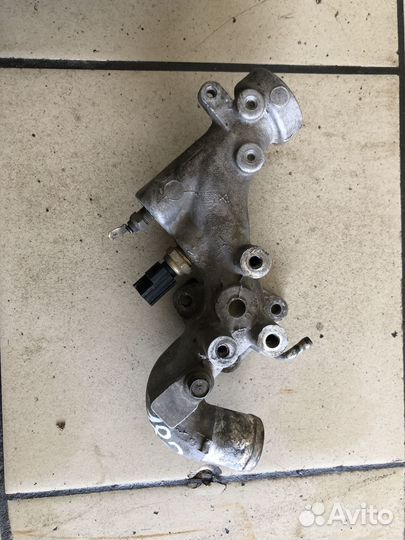 Фланец системы охлаждения Mitsubishi Montero Sport