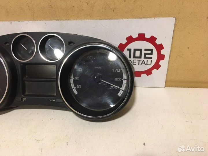 Панель приборов Peugeot 308