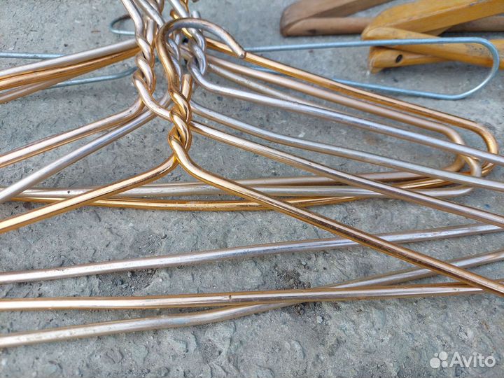 Вешалки плечики