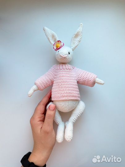 Вязанный заяц на заказ