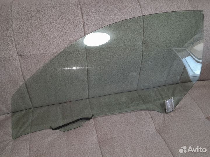 Стекло двери (правое,левое) Infiniti g37s 2012