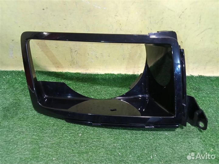 Накладка фары Land Rover Defender (110) 2019